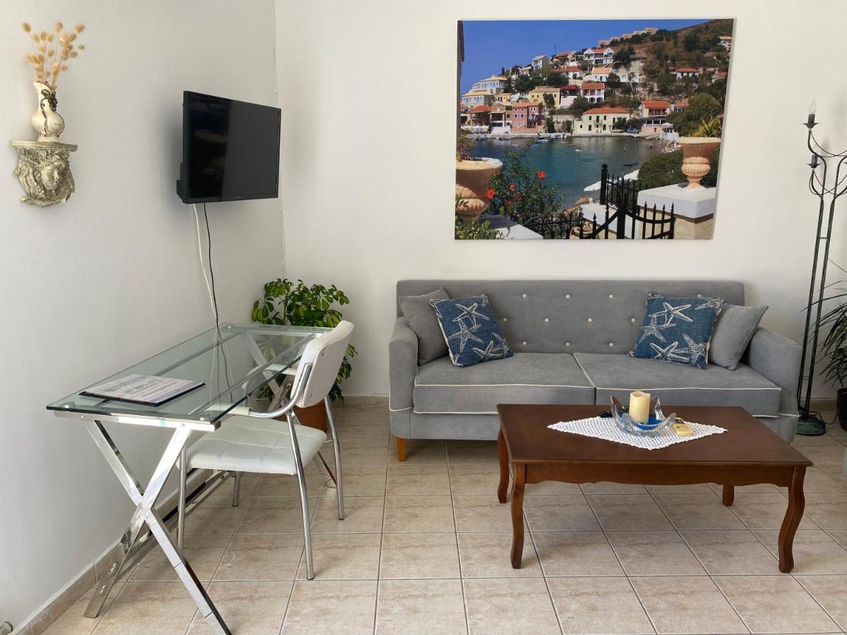 Gallery Apartments Lixouri Exterior photo